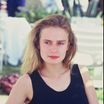"J'avais 14 ans, il en avait 20" : Sandrine Bonnaire et sa 1ère expérience intime, "ratage" avec un employé de la SNCF