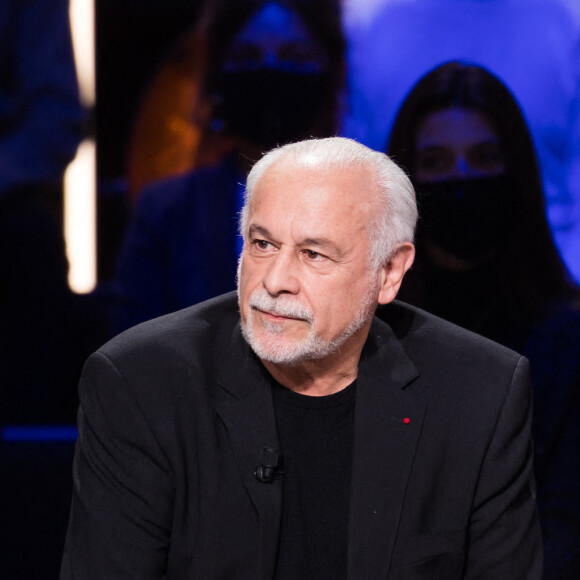 On peut notamment se souvenir de lui lorsqu'il tenait le rôle principal de la série Mongeville.
Exclusif - Francis Perrin - Enregistrement de l'émission "La Boite à Secrets N°10", présentée par F.Bollaert, et diffusée le 28 janvier sur France 3. © Tiziano Da Silva / Bestimage