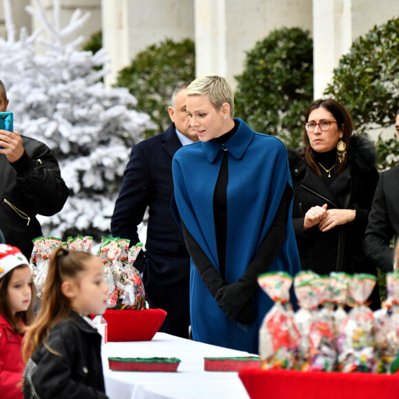 Le traditionnel arbre de Noël du Palais Princier de Monaco en présence du prince Albert II de Monaco, de la princesse Charlene et leurs deux enfants, la princesse Gabriella et le prince Jacques. Le couple princier et leurs enfants ont distribué cadeaux et friandises aux enfants monégasques, dans la cour du Palais, le 14 décembre 2022. © Bruno Bebert / Bestimage 