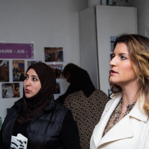 Marlène Schiappa, secrétaire d'Etat, chargée de l'Économie sociale et solidaire et de la Vie associative et le député Mathieu Lefèvre se rendent à l'association "Action Insertion Solidarité" à Champigny-sur-Marne, France, le 13 janvier 2023. © Baptiste Autissier/Panoramic/bestimage