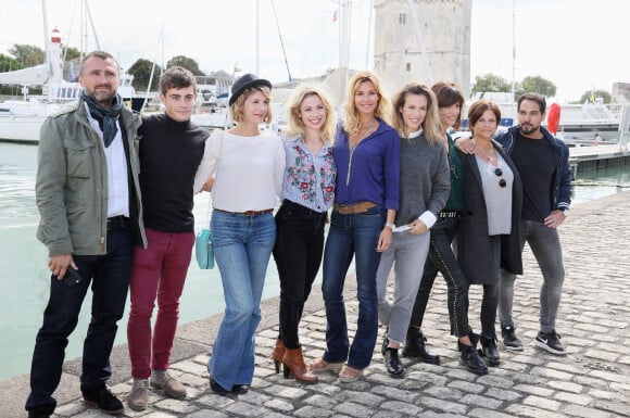 Alexandre Brasseur, Clément Rémiens, Juliette Tresanini, Maud Baecker, Ingrid Chauvin, Lorie (Laure Pester), Anne Caillon, Charlotte Valandrey et Samy Gharbi - Photocall de la série "Demain nous appartient" lors de la 19ème édition du Festival de la Fiction TV de la Rochelle, France, le 16 septembre 2017. © Patrick Bernard/Bestimage 