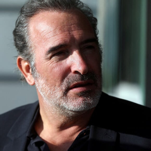 Exclusif - Jean Dujardin et le réalisateur Jean-Albert Lièvre font la promotion du documentaire "Les Gardiennes de la Planète" au Yacht Club de Monaco, le 9 février 2023. Jean Dujardin assure la voix-off de ce long métrage attendu dans les salles le 22 février 2023. © Jean-François Ottonello / Nice Matin / Bestimage 