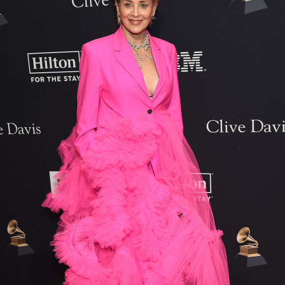 Sharon Stone - People au photocall des "Clive Davis Pre-Grammy" à Los Angeles. Le 4 février 2023 