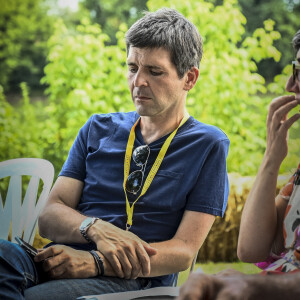 Une décision qu'on lui a annoncé "de manière un peu brutale" et qu'il n'a pas compris.
Thomas Sotto au festival international de journalisme de Couthures-sur-Garonne, France, le 9 juillet 2021. © Thierry Breton/Panoramic/Bestimage