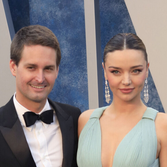 Evan Speigel et sa femme Miranda Kerr au photocall de la soirée "Vanity Fair" lors de la 95ème édition de la cérémonie des Oscars à Los Angeles, le 12 mars 2023. 