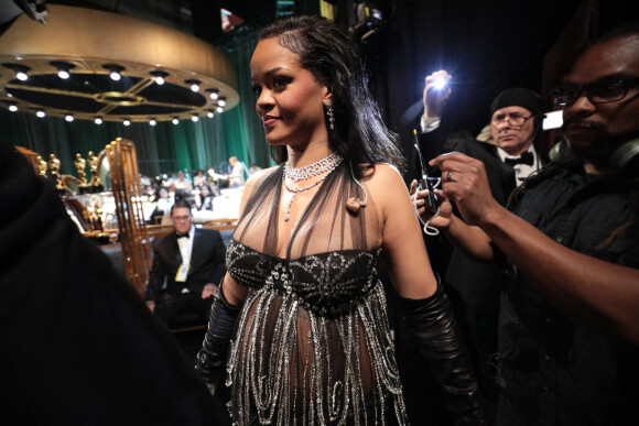 Rihanna et A$AP Rocky étaient invités aux Oscars ce dimanche.
Rihanna (enceinte) en backstage de la 95ème édition de la cérémonie des Oscars à Los Angeles au Dolby Theater. 