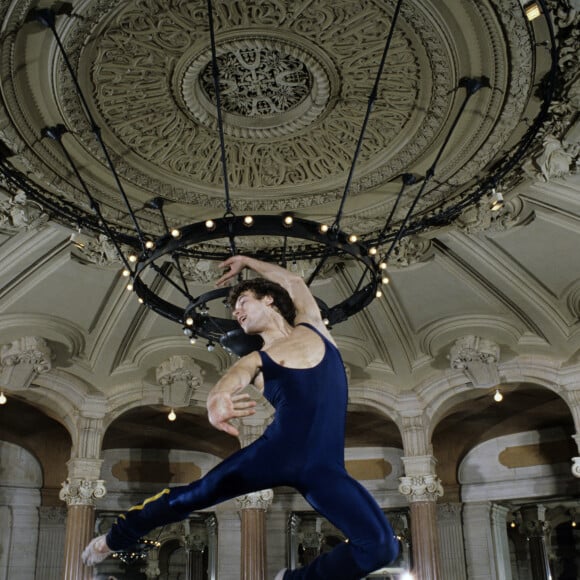 Archives  - En France, à Paris, le danseur étoile Patrick Dupond à l'Opéra Garnier en décembre 1980. © Michel Ristroph via Bestimage