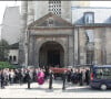 Des funérailles qui se sont déroulées en l'église de Saint-Germain-des-prés  en présence de nombreuses personnalités.
Les obsèques d'Alain Bashung en l'église de Saint-Germain-des-prés en 2009