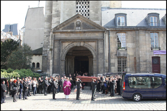 Des funérailles qui se sont déroulées en l'église de Saint-Germain-des-prés  en présence de nombreuses personnalités.
Les obsèques d'Alain Bashung en l'église de Saint-Germain-des-prés en 2009