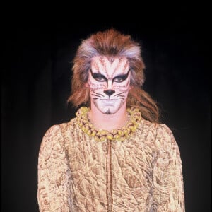 Archives - Patrick Dupond danse "Le chat botte" à Paris en 1985.