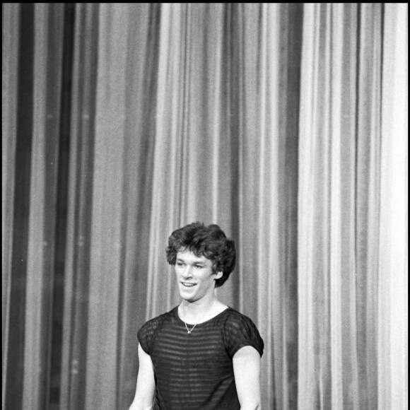 Archives - Patrick Dupond sur scène en 1980.