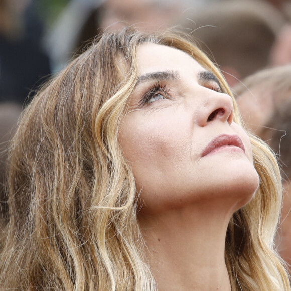 Clotilde Courau à la montée des marches du film "Les Amandiers (Forever Young)" lors du 75ème Festival International du Film de Cannes, le 22 mai 2022. © imageSPACE via Zuma Press/Bestimage