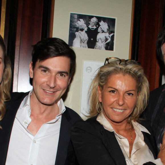 Aurore Morisse, Harold Hessel, Caroline Margeridon, Stéphane Vanhandenhoven - People à la soirée "Signature des écrivains" au Fouquet's à Paris. Le 24 novembre 2021 © Baldini / Bestimage