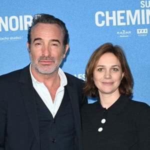 Depuis son divorce avec Gaelle et Alexandra Lamy, il s'est marié avec la patineuse Nathalie Péchalat
Jean Dujardin et sa compagne Nathalie Péchalat - Avant-première du film "Sur les chemins noirs" au cinema UGC Normandie à Paris le 13 mars 2023. © Coadic Guirec/Bestimage 