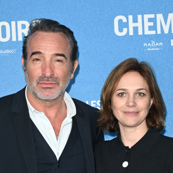 Depuis son divorce avec Gaelle et Alexandra Lamy, il s'est marié avec la patineuse Nathalie Péchalat
Jean Dujardin et sa compagne Nathalie Péchalat - Avant-première du film "Sur les chemins noirs" au cinema UGC Normandie à Paris le 13 mars 2023. © Coadic Guirec/Bestimage 