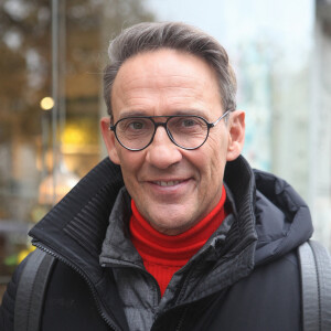 Un moment amusant pour Julien Courbet et son public également à coup sûr
Exclusif - Julien Courbet à la sortie des studios de radio de l'émission "Les Grosses Têtes" à Paris. Le 30 novembre 2022 © Jonathan Rebboah / Panoramic / Bestimage 