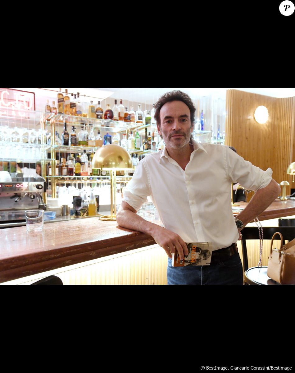 Anthony Delon a fait part d'une excellente nouvelle à ses abonnés Instagram
Exclusif - Anthony Delon à l'occasion de la présentation du livre "Entre chien et loup" de A.Delon au Silencio à Paris. Anthony Delon a signé avec les éditions Fayard pour son prochain livre, sous forme de roman, dont la sortie est prévue à la fin de l'année. © Giancarlo Gorassini / Bestimage