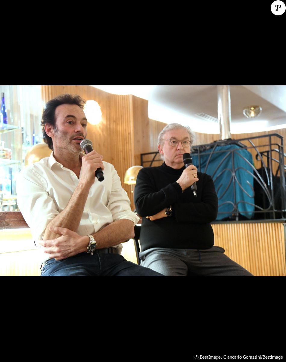 Exclusif - Anthony Delon et Dominique Besnehard à l'occasion de la présentation du livre "Entre chien et loup" de A.Delon au Silencio à Paris le 15 mars 2023. Le 13 mars 2023, Anthony Delon a signé avec les éditions Fayard pour son prochain livre, sous forme de roman, dont la sortie est prévue fin 2023. © Giancarlo Gorassini / Bestimage