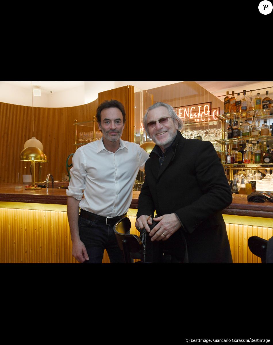 Exclusif - Anthony Delon et Tchéky Karyo à l'occasion de la présentation du livre "Entre chien et loup" de A.Delon au Silencio à Paris le 15 mars 2023. Le 13 mars 2023, Anthony Delon a signé avec les éditions Fayard pour son prochain livre, sous forme de roman, dont la sortie est prévue fin 2023. © Giancarlo Gorassini / Bestimage