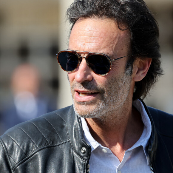 Anthony Delon - Obsèques de la chanteuse Régine au Crematorium du cimetière du Père-Lachaise à Paris. Le 9 mai 2022 © Jacovides-Moreau / Bestimage 