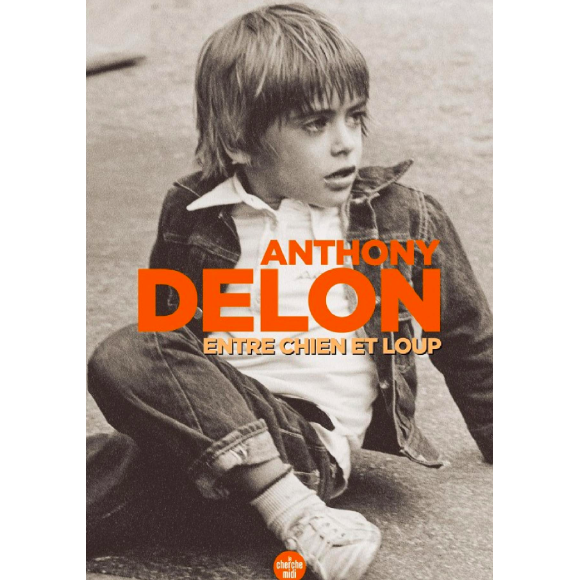 Couverture du livre "Entre chien et loup" d'Anthony Delon publié aux éditions du Cherche-Midi