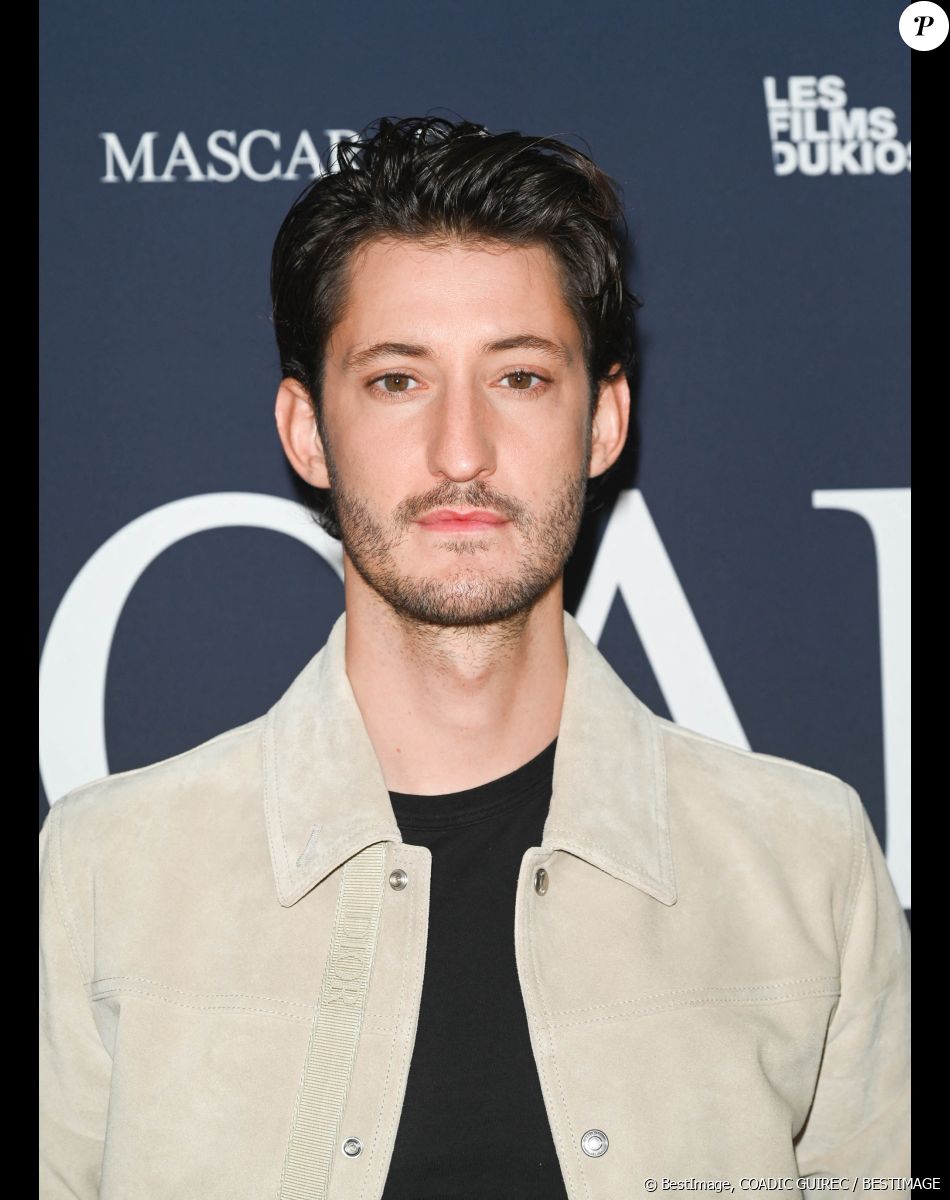 Une réponse qui a mis en joie Pierre Niney et on comprend pourquoi : sa mission était donc plus que réussie !
Pierre Niney - Avant-première du film "Mascarade" au cinéma Pathé Wepler à Paris. © Coadic Guirec / Bestimage