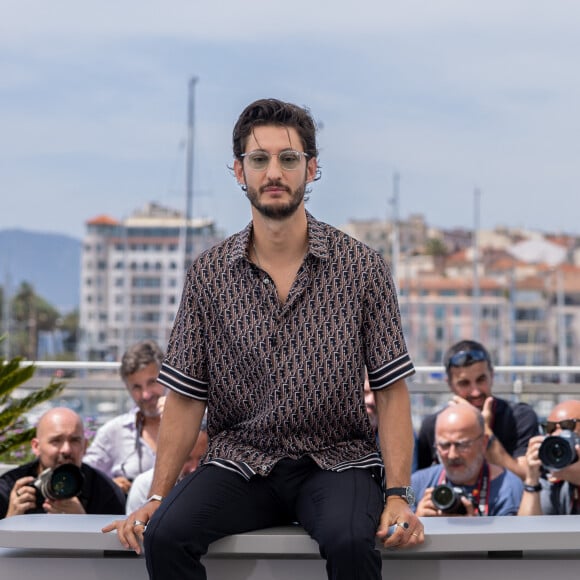 Pierre Niney au photocall de "Mascarade" lors du 75ème Festival International du Film de Cannes, le 28 mai 2022. © Olivier Borde / Bestimage 