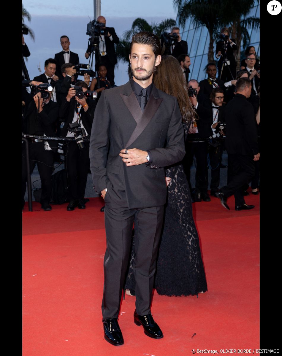 Pierre Niney - Montée des marches du film " Mascarade " lors du 75ème Festival International du Film de Cannes. Le 27 mai 2022 © Olivier Borde / Bestimage