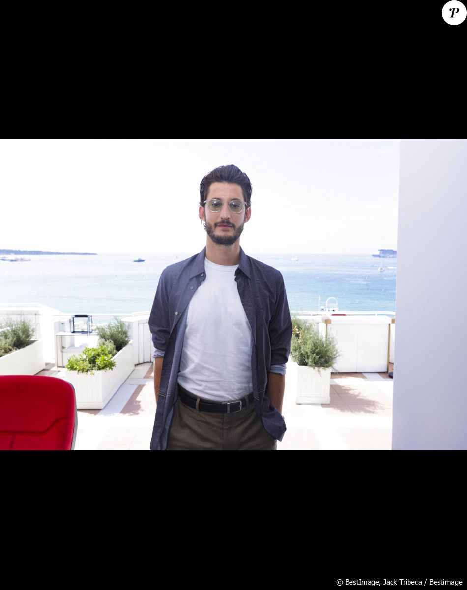 Exclusif - Pierre Niney - Interview de Pierre Niney par A.Trapenard pour Brut, lors du 75ème Festival International du Film de Cannes, France, le 27 mai 2022. © Jack Tribeca/Bestimage