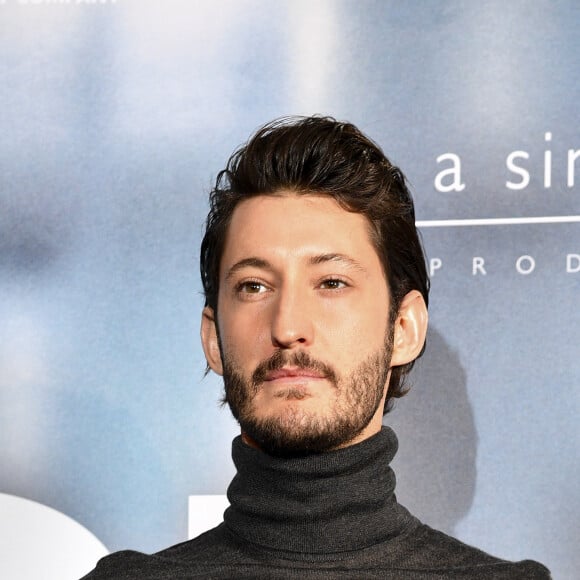 Pierre Niney à la première du film "Goliath" au cinéma UGC Normandie à Paris, le 8 mars 2022. © Pierre Perusseau/Bestimage 