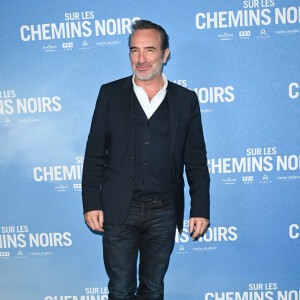 Le long-métrage est adapté d'un récit de Sylvain Tesson et sera au cinéma dès mercredi 22 mars.
Jean Dujardin - Avant-première du film "Sur les chemins noirs" au cinema UGC Normandie à Paris le 13 mars 2023. © Coadic Guirec/Bestimage