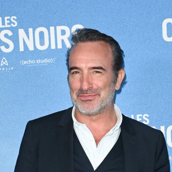 Le long-métrage est adapté d'un récit de Sylvain Tesson et sera au cinéma dès mercredi 22 mars.
Jean Dujardin - Avant-première du film "Sur les chemins noirs" au cinema UGC Normandie à Paris le 13 mars 2023. © Coadic Guirec/Bestimage