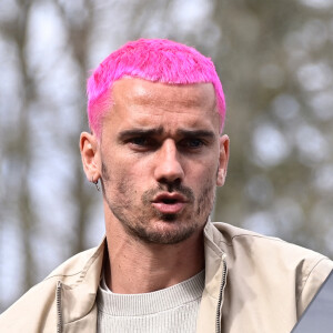 La femme d'Antoine Griezmann lui adresse un touchant message
Antoine Griezmann arrive pour l'entraînement de l'équipe de France de football pour le match de qualification à l'Euro contre les Pays-Bas au centre de formation et centre National du Footbal de Clairefontaine-en-Yvelines, France. © Federico Pestellini/Panoramic/Bestimage