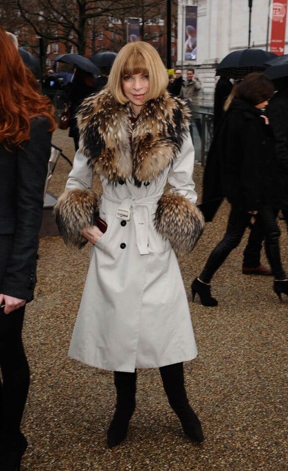 Anna Wintour arrivant au défilé Burberry à Londres, le 23 février 2010