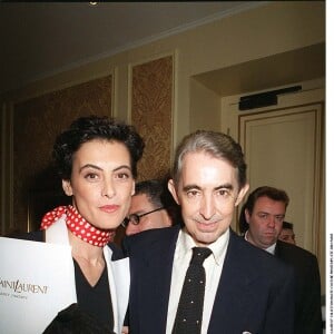 Inès de la Fressange et son mari Luigi D'Urso - Défilé Yves Saint Laurent 2001