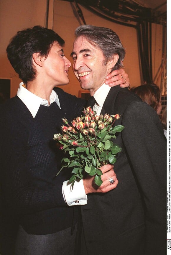 Inès de la Fressange et son mari Luigi D'Urso - Défilé de mode Inès de la Fressange, collection prêt à porter printemps été 1999 à Paris