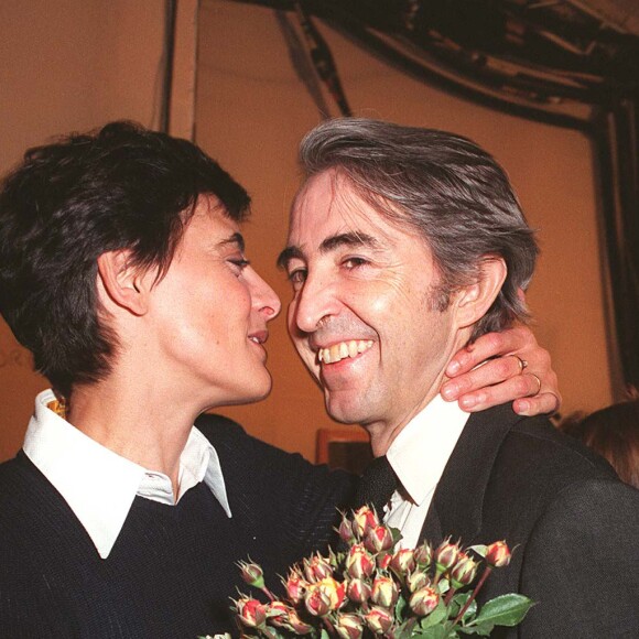 Inès de la Fressange et son mari Luigi D'Urso - Défilé de mode Inès de la Fressange, collection prêt à porter printemps été 1999 à Paris