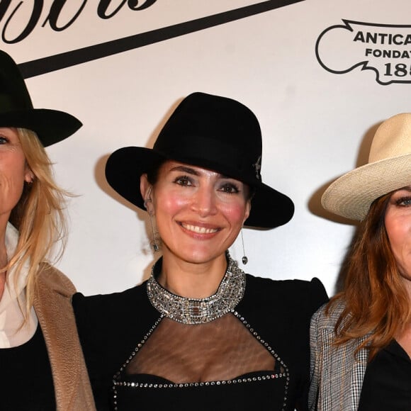 Elles ont ainsi croisé d'autres vedettes comme Mathilde Seigner et Vahina Giocante
Estelle Lefébure, Caterina Murino, Mathilde Seigner, Vahina Giocante - Présentation du court métrage "Tornando A Casa" à l'ambassade d'Italie à Paris le 21 mars 2023. © Veeren/Bestimage