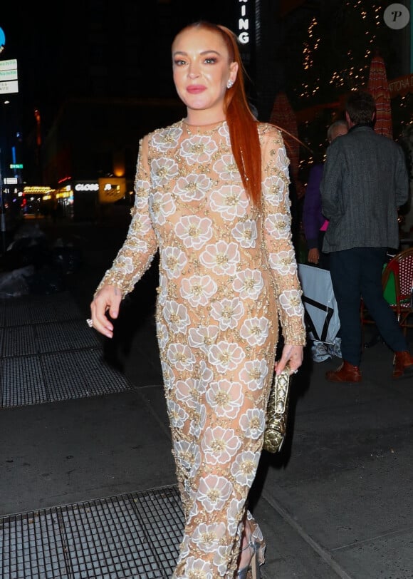 Lindsay Lohan est allée dîner avec sa mère Dina Lohan à New York le 9 novembre 2022.  New York City, NY - Lindsay Lohan leaves dinner with her mother Dina Lohan after The Holiday premiere in New York City. Pictured: Lindsay Lohan 