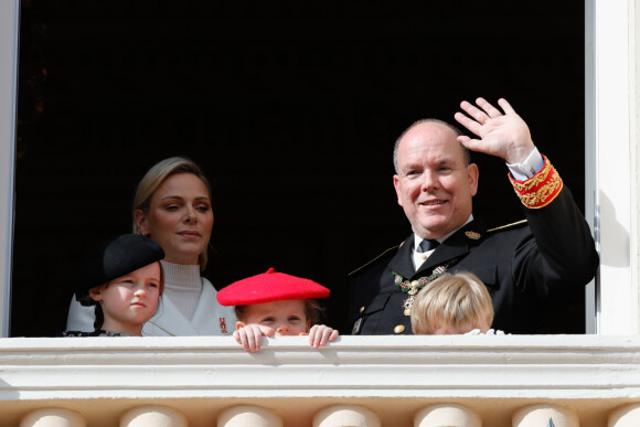 La princesse Charlène de Monaco, le prince Albert II de Monaco, Kaia Rose Wittstock, la princesse Gabriella, le prince Jacques - La famille princière de Monaco au balcon du palais lors de la Fête nationale monégasque à Monaco. Le 19 novembre 2019 © Claudia Albuquerque / Bestimage 