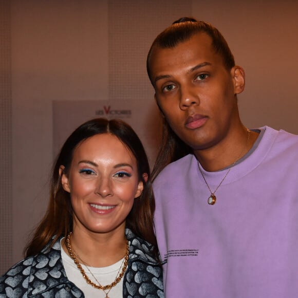 La belle styliste peut compter sur le soutien de sa famille, dont sa soeur Saskia, qui célèbre son anniversaire ce vendredi 24 mars 2023
Exclusif - Stromae avec sa femme Coralie Barbier en backstage de la 38ème cérémonie des Victoires de la musique à la Seine musicale de Boulogne-Billancourt, France, le 10 février 2023. © Moreau-Veren/Bestimage 