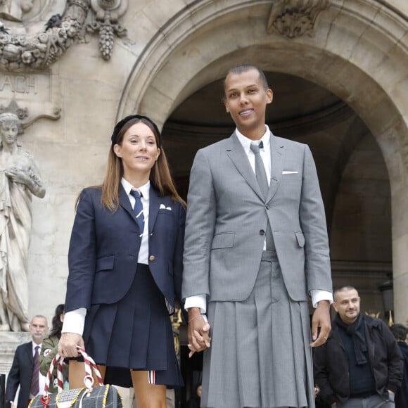 Le chanteur Stromae (Paul van Haver) et sa femme Coralie Barbier - Arrivées au défilé Thom Browne Collection Femme Prêt-à-porter Printemps/Eté 2023 lors de la Fashion Week de Paris (PFW), France, le 3 octobre 2022. © Denis Guignebourg/Bestimage 