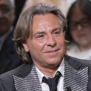 Exclusif - Roberto Alagna - Enregistrement de l'émission "Le grand échiquier", diffusée le 29 avril sur France 2 © Cyril Moreau / Bestimage " Le Grand Echiquier ", le grand rendez-vous culturel, présenté par C.Chazal, fête l'Amour. Nous évoquerons dans cette nouvelle soirée ce qui fait vibrer l'humanité depuis la nuit des temps, battre le coeur, ce qui exalte et fait souffrir, ces histoires d'amour qui nourrissent la littérature, le cinéma, la musique et la danse. C.Chazal sera accompagnée lors de cette soirée par le grand orchestre du Grand Echiquier, merci à sa fondatrice la violoniste A.Gravoin et à son chef N.Guiraud. Merci aussi à la danseuse et chorégraphe israélienne D.Alouma qui a crée pour cette soirée un moment virevoltant ! Pour décliner le beau thème de l'amour à travers la création C.Chazal accueillera tout au long de cette soirée exceptionnelle, toutes les générations d'artistes, les interprètes que nous aimons et qui nous offrirons des extraits rares de spectacles vivants : J.Birkin et M.Jonasz mais aussi les étoiles montantes de la chanson : C.Murray et Fishbach, les danseurs de l'Opera de Paris L.Pagliero et G.Louvet pour un pas de deux de Roméo et Juliette, les romanciers N.Bouraoui et F.Beigbeder, l'acteur réalisateur N.Maury, le prodige du piano S.Pamart, et l'un de nos meilleurs guitaristes T.Cauvin... La soirée débutera par deux immenses artistes lyriques, le ténor français le plus connu au monde R.Alagna et à ses cotés son épouse la soprano polonaise A.Kurzak qui a consacré un dernier album à Mozart. Ils interprèteront l'un des plus beaux duos d'amour, un extrait de la Bohème du Puccini crée en 1896.