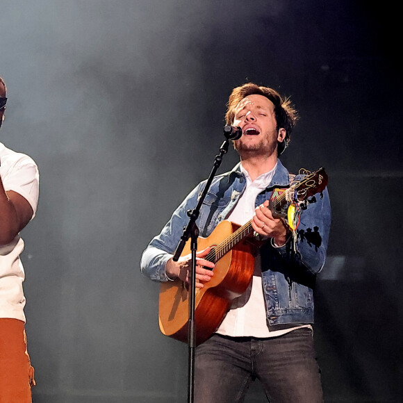 Mais dernièrement, le chanteur a décidé de mettre sa carrière en pause.
Exclusif - Gims et Vianney - Enregistrement de l'émission "Le gala des Pièces Jaunes, le concert événement" au Zenith de Paris, diffusée le 28 janvier sur France 2. Le 25 janvier 2023 © Dominique Jacovides / Bestimage 