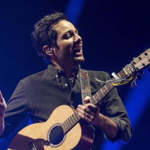 Le chanteur Vianney sur la scène du festival du Printemps de Pérouges à la Plaine de l'Ain à Saint-Vulbas (01), France le 01/07/2022. © Sandrine Thesillat / Panoramic / Bestimage