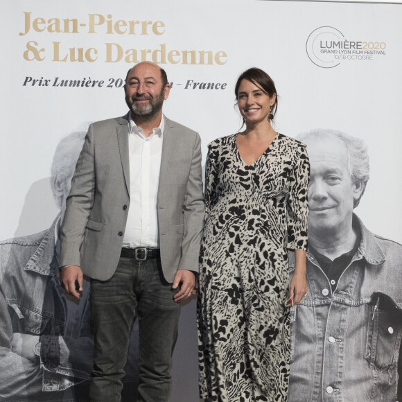 Kad Merad et sa compagne Julia Vignali, lors de la cérémonie de clôture de la 12e édition du Festival du film Lumière à Lyon, du 10 au 18 octobre 2020. Le festival rend, cette année, hommage aux cinéastes belges Jean-Pierre et Luc Dardenne, doubles lauréats de la Palme d'Or. Lyon, le 16 octobre 2020. © Sandrine Thesillat / Panoramic / Bestimage 