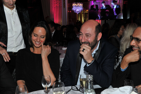 Exclusif - Kad Merad et sa compagne Julia Vignali - Dîner de gala au profit de la Fondation ARC pour la recherche contre le cancer du sein à l'hôtel Peninsula à Paris le 1er octobre 2015. 