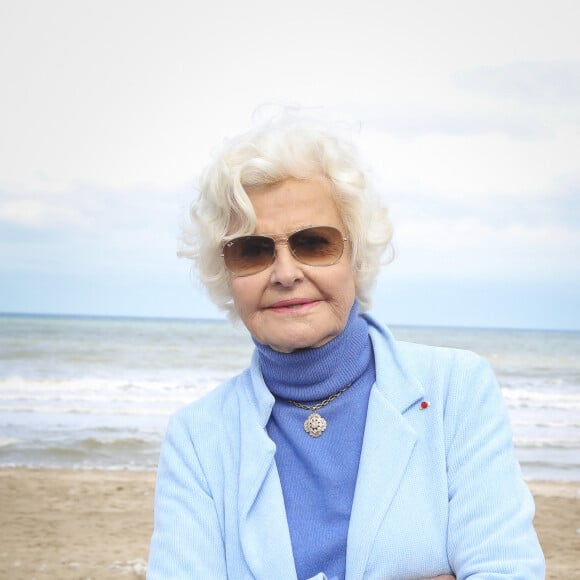 Près de 500 personnes ont fait le déplacement pour cet évènement et naturellement les membres de son clan y étaient présents.
Exclusif - Anne d'Ornano - Inauguration de la "Promenade Claude Lelouch" qui porte désormais son nom en présence d'un public nombreux et de la famille du réalisateur à Villers-sur-Mer le 26 mars 2023. © Jack Tribeca / Bestimage