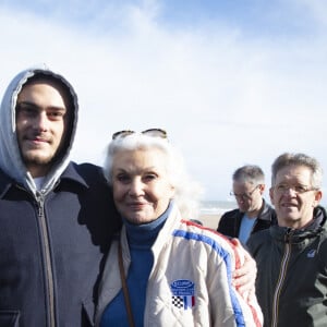 Le réalisateur oscarisé en 1967 pour Un homme et une femme a pu inaugurer la promenade en front de mer de Villiers-sur-Mer, qui porte désormais son nom.
Exclusif - Boaz Lelouch et sa tante Martine Lelouch - Inauguration de la "Promenade Claude Lelouch" qui porte désormais son nom en présence d'un public nombreux et de la famille du réalisateur à Villers-sur-Mer le 26 mars 2023. © Jack Tribeca / Bestimage