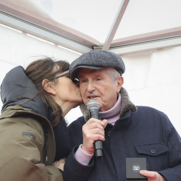 Exclusif - Valérie Perrin, Claude Lelouch - Inauguration de la "Promenade Claude Lelouch" qui porte désormais son nom en présence d'un public nombreux et de la famille du réalisateur à Villers-sur-Mer le 26 mars 2023. © Jack Tribeca / Bestimage